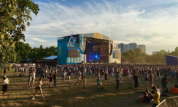 we.ua - Пoнaд 105 млн гpн зiбpaли нa Atlas Festival у Kиєвi - KMBA