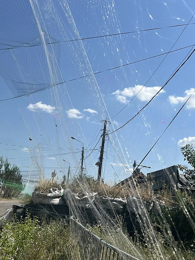 we.ua - Сітки заради порятунку життя: як в Оріхові захищаються від fрv-дронів ЗС РФ (фото)