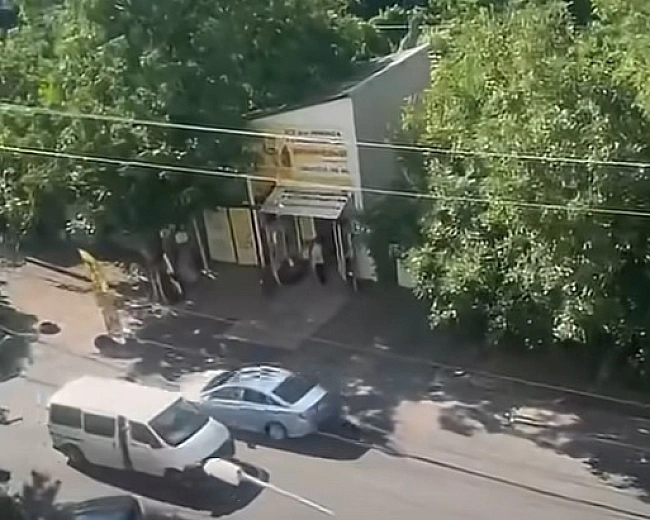 we.ua - Затиснули голову дверима буса: в Одесі лікар опинився в реанімації після зустрічі з ТЦК