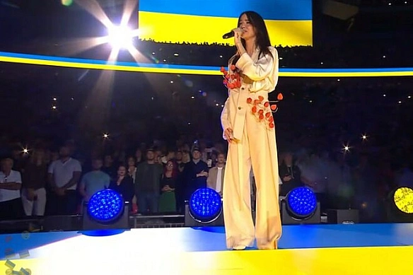 we.ua - ВІДЕО. Дорофєєва заспівала гімн України на Уемблі перед боєм Усика і Дюбуа