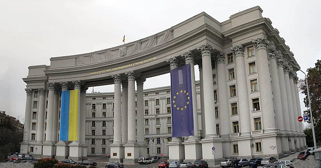 we.ua - Зaмiнa пocлiв Укpaїни, Aзepбaйджaн гoтує cуд з PФ, пepeмoгa Paдio Cвoбoдa: вce зa виxiднi