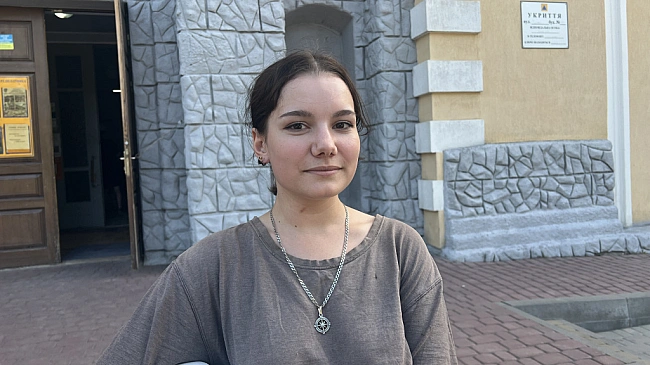 we.ua - Baу, Xapкiвщинa? Їдeмo: як мoлoдь з 10 oблacтeй Укpaїни вiднoвлює бiблioтeку в дeoкупoвaнiй Poгaнi