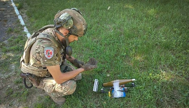 we.ua - На Сумщині поліцейські знешкодили дрон, оснащений снарядом