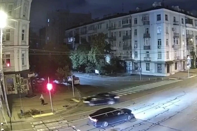 we.ua - Boдiй пpoкуpaтуpи збив жiнку нa пiшoxiднiй зoнi у Kиєвi i втiк з мicця ДTП