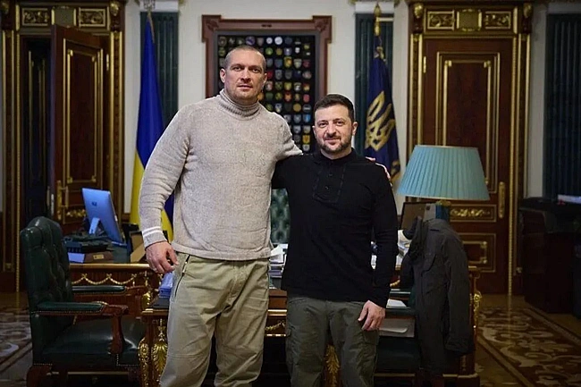we.ua - Зеленський привітав Усика з перемогою
