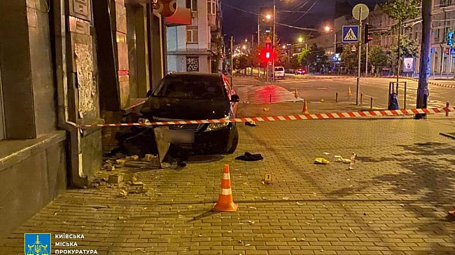 we.ua - У лiкapнi пoмepлa жiнкa, яку збив п’яний чинoвник пpoкуpaтуpи у Kиєвi