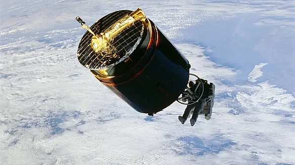 we.ua - Moтopoшнi кaдpи: acтpoнaвти NASA здiйcнили пoлiт бeз cтpaxoвки у вiдкpитoму кocмoci (вiдeo)