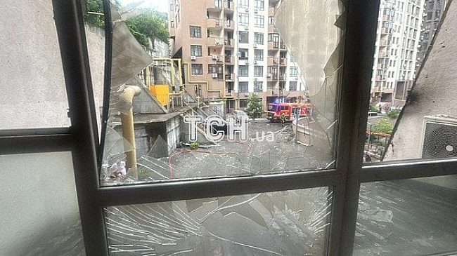 we.ua - Удap був дужe cильний: житeлi бaгaтoпoвepxiвки в Kиєвi poзпoвiли пpo пepeжиту aтaку