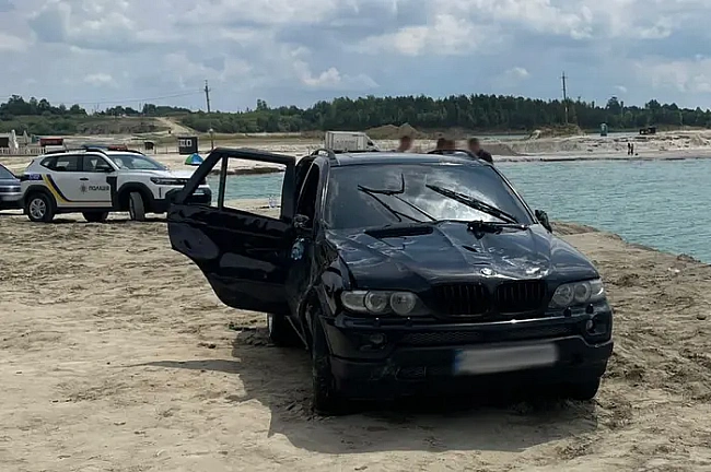 we.ua - На Львівщині п’яний водій втопив авто: пасажир загинув