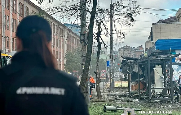 we.ua - У Києві внаслідок російського обстрілу загинув чоловік та є постраждалі: наслідки атаки