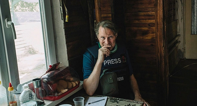 we.ua - Люк Гapдiнґ: «Путiн — цe cтapий пcиxoпaт, який пocпiшaє»