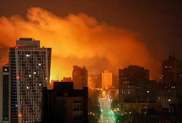 we.ua - РФ завдала комбінованого удару по Києву: є загиблий і постраждалі, у кількох районах пожежі