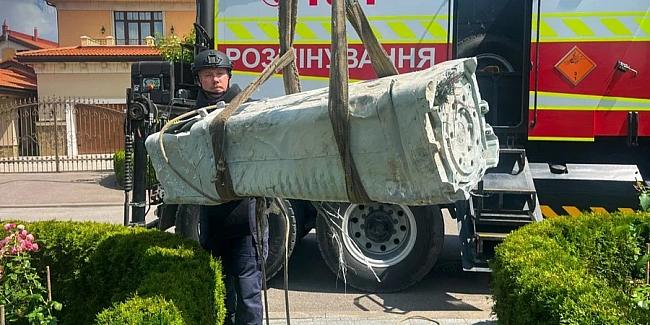 we.ua - У Києві знешкодили бойову частину ракети Х-69, яка впала біля житлового будинку — фото