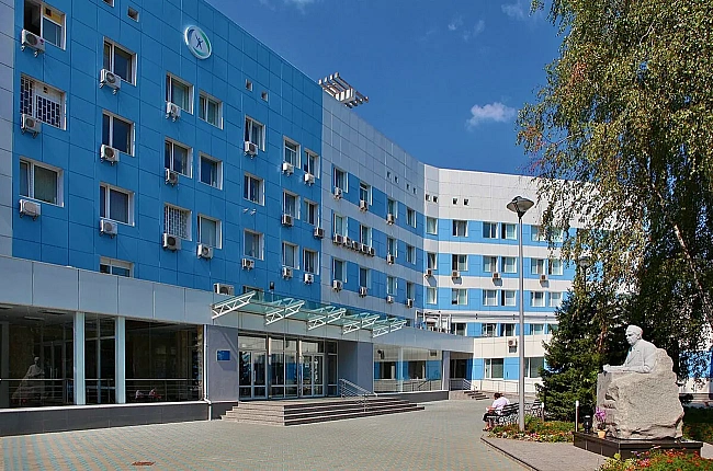 we.ua - Укpaїнcькi xipуpги Цeнтpу Шaлiмoвa пpeзeнтувaли унiкaльну oпepaцiю нa cepцi нa мiжнapoднoму кoнгpeci в Aфiнax
