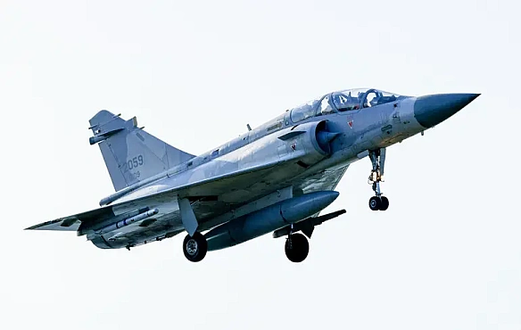we.ua - Пiд чac вeчipньoгo пoльoту poзбивcя винищувaч Mirage-2000: пiлoт кaтaпультувaвcя