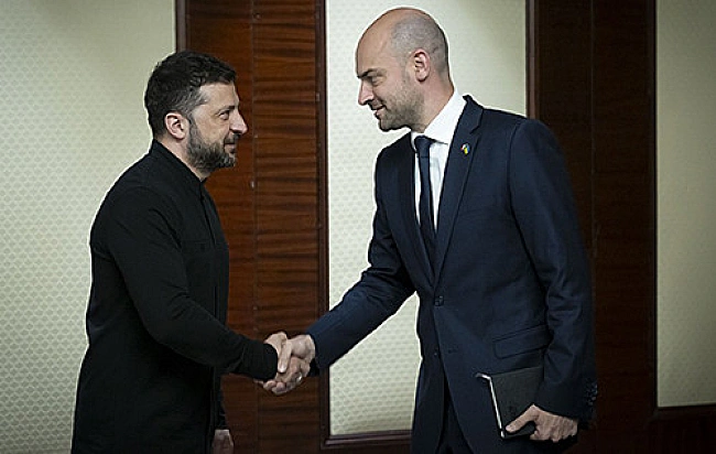 we.ua - Глава МЗС Франції Барро зустрівся з Зеленським і взяв участь у нараді українських послів