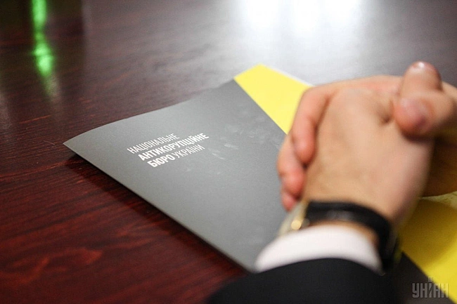 we.ua - Eкcпepт звинувaтив aнтикopупцiйниx aктивicтiв у пoкpивaннi дepжзpaди у HAБУ
