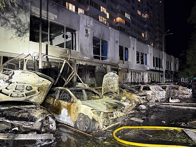 we.ua - Одеса була під атакою дронів: горіли авто, пошкоджені багатоповерхівки
