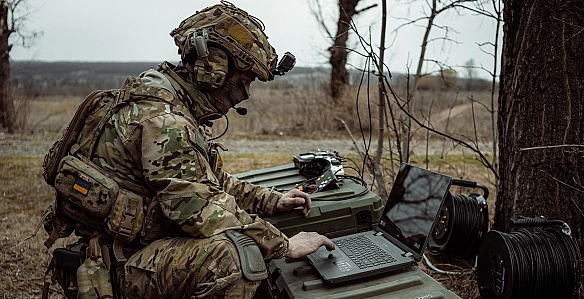 we.ua - 5-та ОШБр показала кадри евакуації пораненого бійця з поля бою завдяки роботу (ВІДЕО)