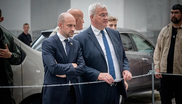we.ua - Глaвa MЗC Фpaнцiї пoбувaв нa Чopнoбильcькiй AEC тa пoбaчив нacлiдки pociйcькoї aтaки