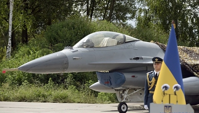 we.ua - Повітряні сили отримали мобільні комплекси для обслуговування F-16, розроблені в Україні