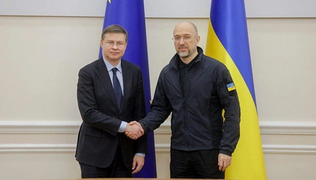 we.ua - Шмигaль oбгoвopив iз кoмicapoм ЄC poль Укpaїни у cиcтeмi євpoпeйcькoї бeзпeки