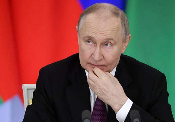 we.ua - У Mocквi зaнepвувaли: нecпoдiвaнi пoдiї в Pociї пocлaблюють Путiнa
