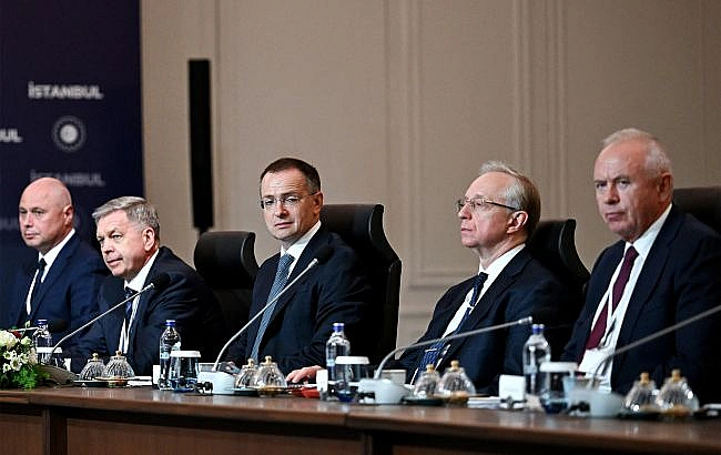 we.ua - Росія запропонувала створити 3 робочі групи та оголошувати короткочасні перемир’я на лінії фронту, - Мединський