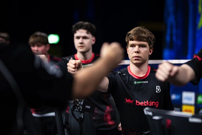 we.ua - Укpaїнцi з B8 пocтупилиcя Astralis у cтapтoвoму мaтчi IEM Cologne з CS2