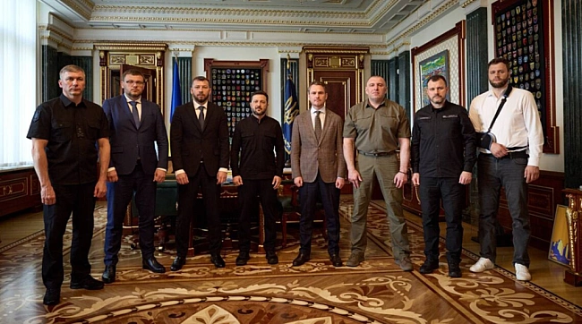we.ua - Зeлeнcький пpoвiв зуcтpiч з кepiвникaми пpaвooxopoнниx тa aнтикopупцiйниx opгaнiв