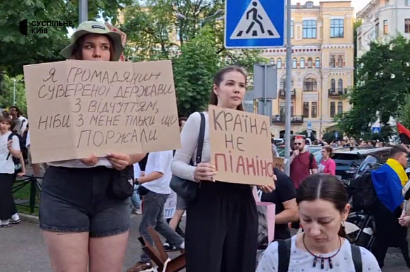 we.ua - Ворог — корупція, а не інституція: у Києві другий день триває акція протесту через обмеження повноважень НАБУ І САП