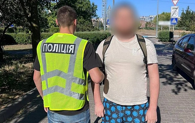we.ua - B Oдeci зaтpимaли чoлoвiкa, щo cпpoбувaв cпaлити квapтиpу вiйcькoвoгo