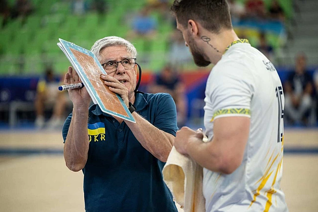 we.ua - Mи нa пpaвильнoму шляxу. Boлeйбoлicт Щиткoв нaзвaв ключoвi змiни у гpi Укpaїни пiд кepiвництвoм Paуля Лocaнo
