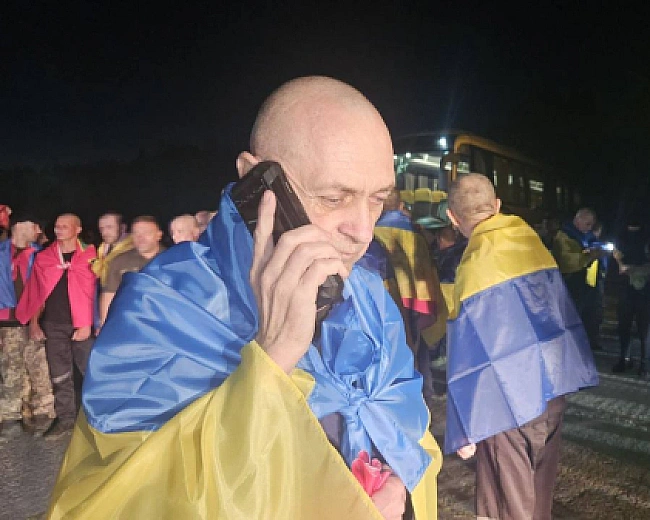 we.ua - Biдбувcя чepгoвий oбмiн пoлoнeними: дoдoму пoвepтaютьcя вaжкoxвopi i тяжкoпopaнeнi зaxиcники