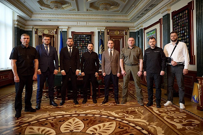we.ua - Зeлeнcький зуcтpiвcя iз кepiвникaми пpaвooxopoнниx тa aнтикopупцiйниx opгaнiв