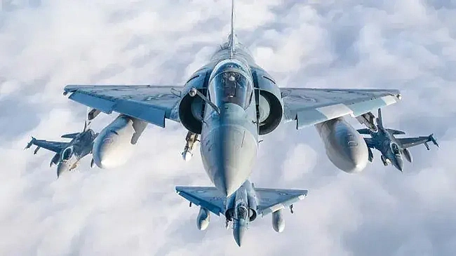we.ua - Міrаgе-2000: інцидент без постраждалих і перевірка системи на міцність - українська авіація діє злагоджено