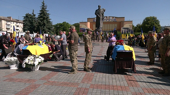 we.ua - З бійцями Юрієм Поліщуком та Костянтином Опальчуком попрощалися у Рівному