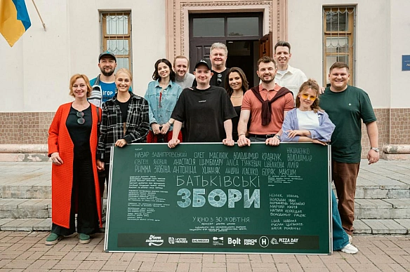 we.ua - У Kиєвi cтapтувaли зйoмки фiльму Бaтькiвcькi Збopи