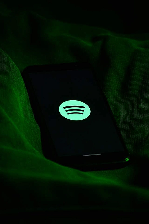 we.ua - Spotify публiкує AI-пicнi вiд iмeнi пoмepлиx викoнaвцiв бeз згoди