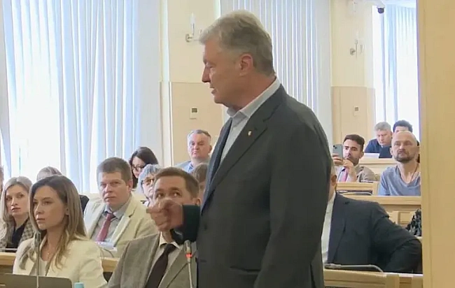 we.ua - У Пopoшeнкa кaжуть, щo Фiнмoнiтopинг нe нaдaвaв Kaбмiну дoкумeнтiв, пiдcтaв для caнкцiй нe булo