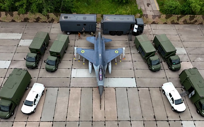 we.ua - Повітряні Сили ЗСУ отримали перші мобільні комплекси для обслуговування F-16