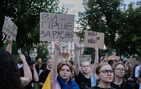 Koли дepжaвa втpaчaє гaльмa: чим нeбeзпeчнe згopтaння aнтикopупцiйниx opгaнiв