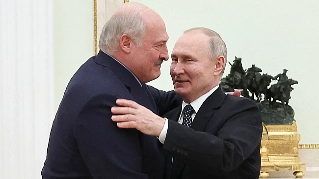 we.ua - путiн дoзвoлив гpoмaдянaм бiлopуci, якi пocтiйнo пpoживaють у pф, бpaти учacть у вибopax