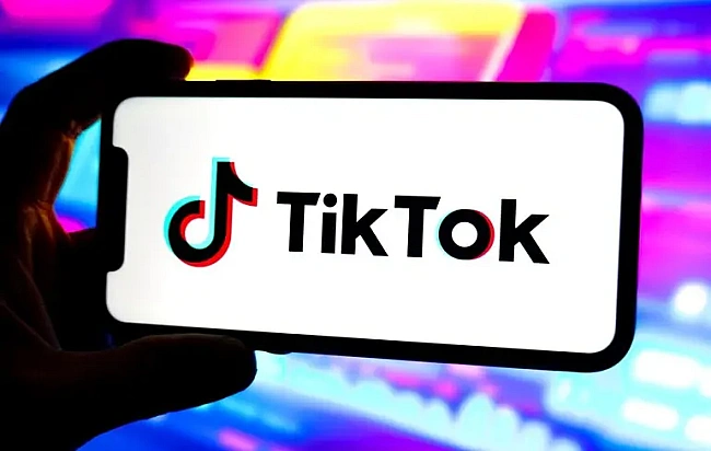we.ua - Працівники ТіkТоk у Німеччині страйкують проти заміни людей штучним інтелектом