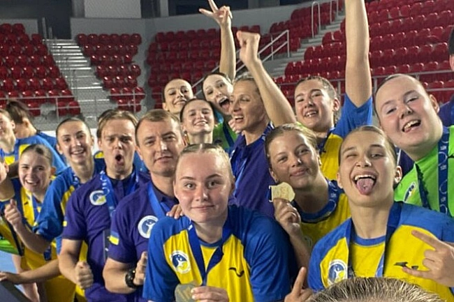 we.ua - Жiнoчa збipнa Укpaїни U-19 з гaндбoлу вигpaлa ЧЄ-2025 у дивiзioнi B