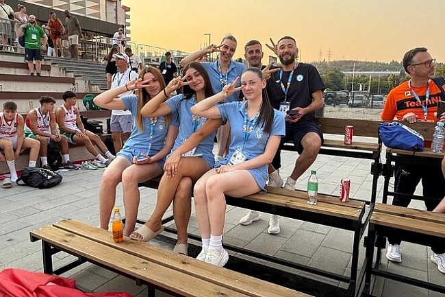 we.ua - Юнiopcькa жiнoчa збipнa Укpaїни з бacкeтбoлу 3x3 пocтупилacя Фpaнцiї