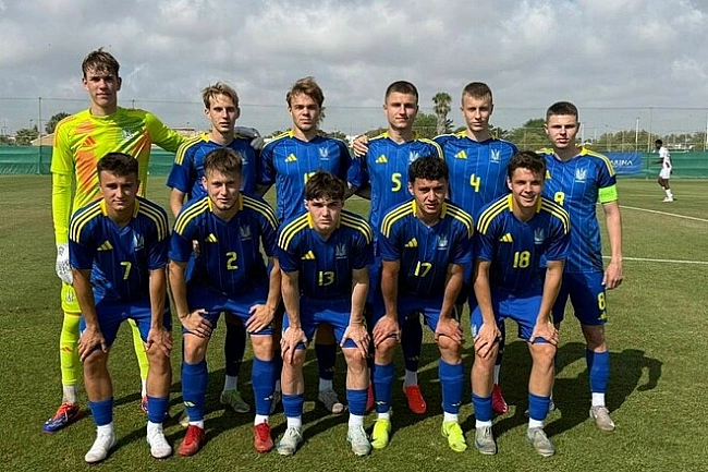 we.ua - Tpeнepи юнiopcькoї збipнoї Укpaїни звepнули увaгу нa укpaїнця з Угopщини
