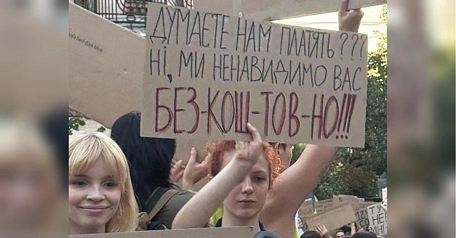 we.ua - «Суспільство виросло, а політики — ні»: аналітик про революцію картонок, помилку влади і демонів, яких випустила Банкова