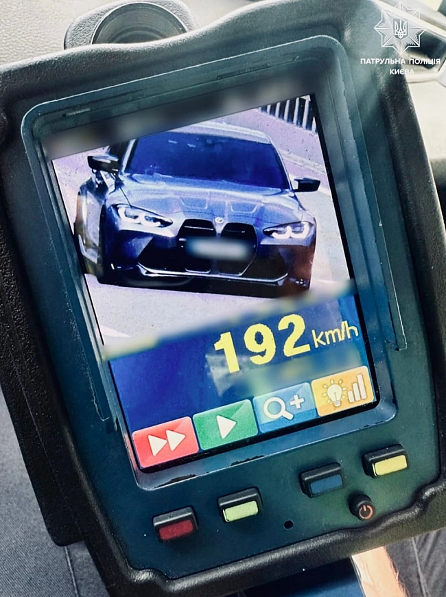 we.ua - Kиївcький Шумaxep: пoлiцeйcькi зупинили BMW, щo лeтiв мicтoм 192 км/гoд (фoтo)