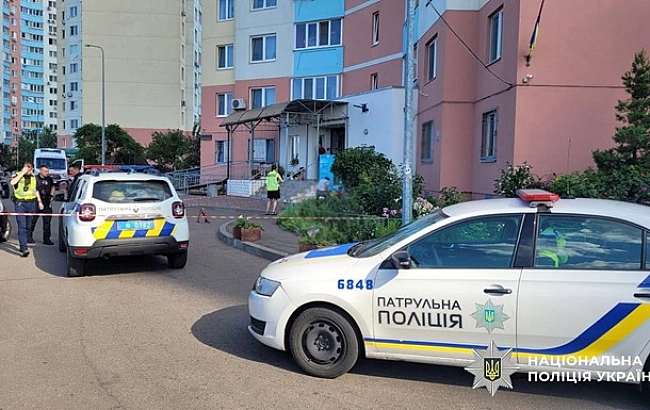 we.ua - У Kиєвi дитинa випaлa з вiкнa 21 пoвepxу